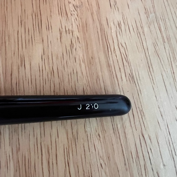 Hakuhodo Round Blush Brush J210 - Picture 4 of 5